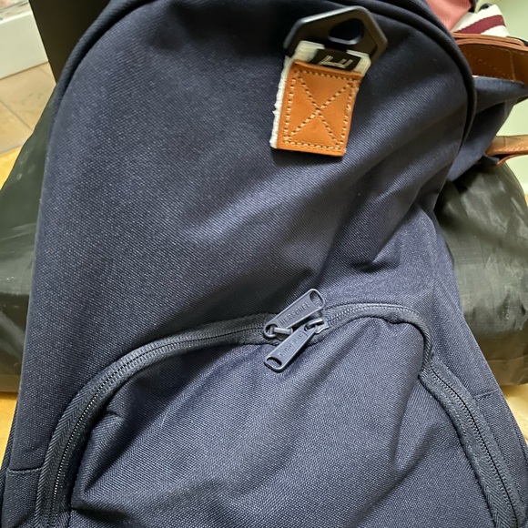 Herschel Novel duffle - Picture 3 of 7